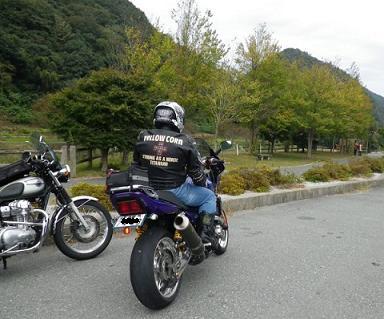 No 24 後ろ姿に 走りの美学 バイクのある風景は いつも絶景